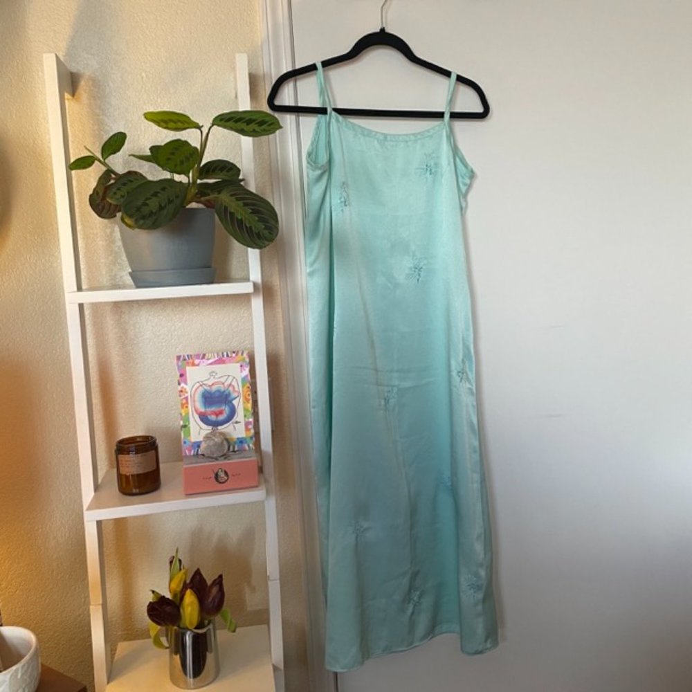 VINTAGE 🐬 gorgeous icy pastel blue / turquoise silky slip dress / chemise - Picture 3 of 7